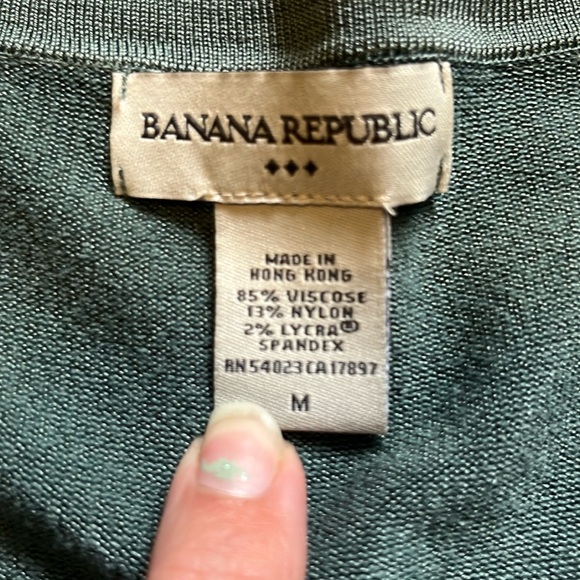 EUC Banana Republic Satiny Sleeveless Green Top Medium - Picture 2 of 3